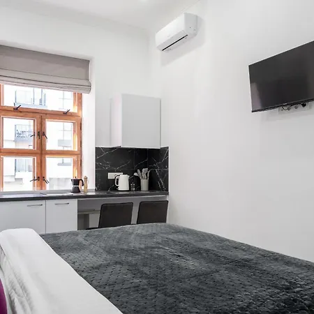 Yaroslav Val Lux * Kiev